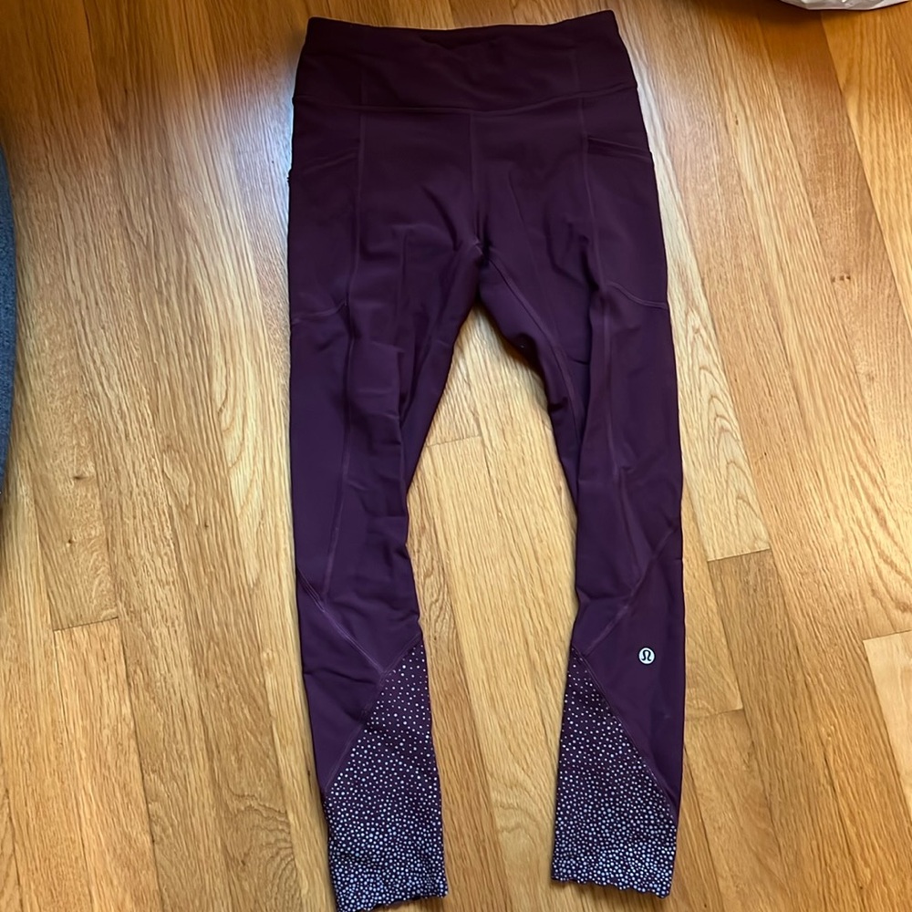 Lululemon Tight Stuff Black Cherry running scallop reflective ankle detail sz 4